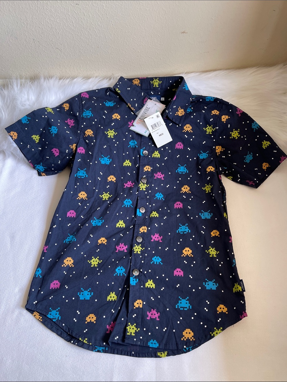 Univibe Boys Invaders Print Short Sleeve button up shirt. NWT SIZE Medium.